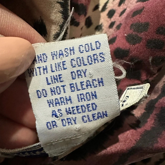 Vintage Anna and Frank | 100% Silk Leopard Print Button Down Blouse Size Medium - Picture 5 of 6